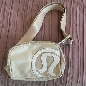 Lululemon Everywhere Belt bag.